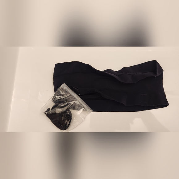 Skims Seamless Sculpt Bandeau Bra - Picture 3 of 4